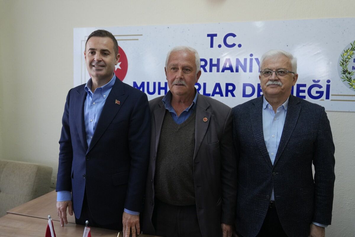Ali Kemal Deveciler ve Ahmet Akın Burhaniye’de Esnafla Buluştu 651794800 1399117985587899 8288465977214347114 n - Marmara Bölge Gazetesi