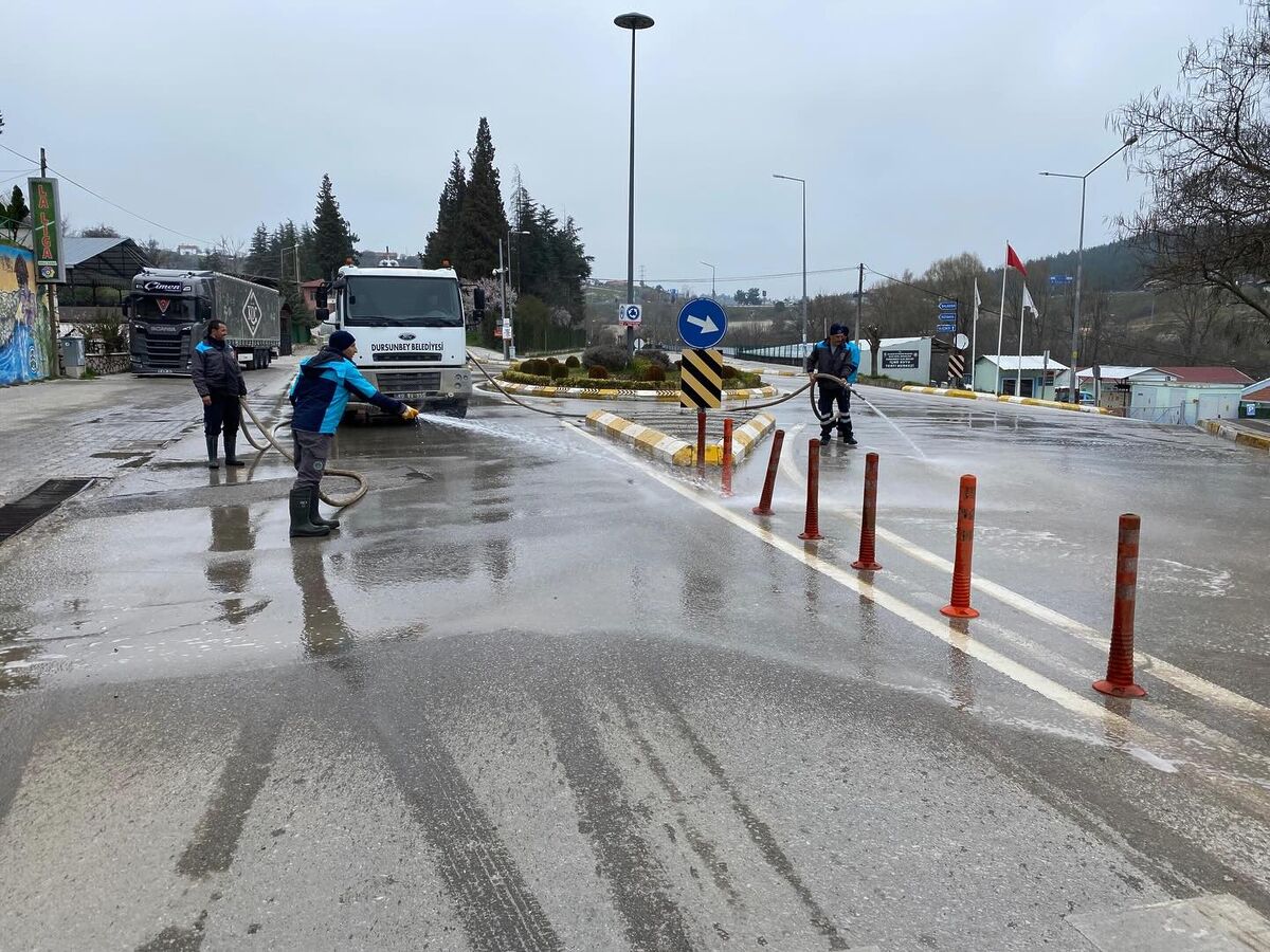 Dursunbey’de Bayram Öncesi Temizlik Mesaisi 652738390 18521631529079512 2782118992180468608 n - Marmara Bölge Gazetesi