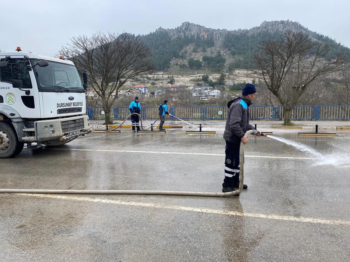 Dursunbey Belediyesi, yaklaşan bayram öncesinde ilçe genelinde kapsamlı bir temizlik