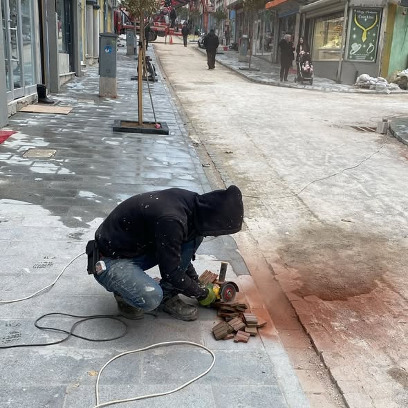 Balıkesir Sokaklarında Büyük Değişim Başladı! 653704166 122234751134300867 1701659740915339367 n - Marmara Bölge Gazetesi