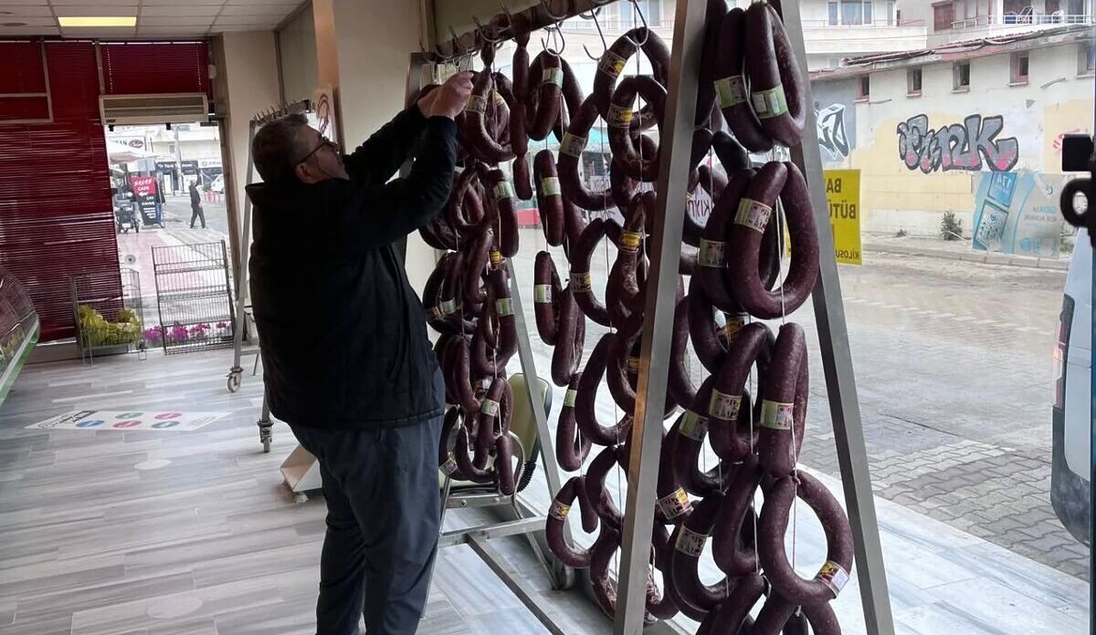 Edremit’te gıda güvenliğini sağlamak amacıyla yürütülen denetimler hız kesmeden devam