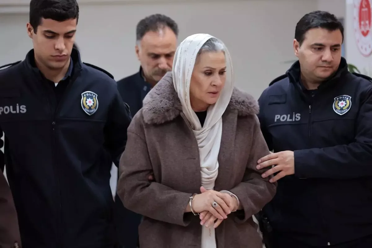 Ekranların dikkat çeken dizisi Uzak Şehir, 54. bölümüyle izleyiciyi adeta
