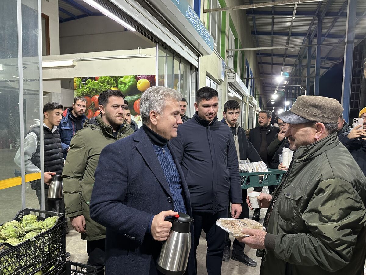 Canbey Sahurda Hal Esnafıyla Buluştu 7498d036 3387 49a8 ab0e 46ef26d9bc34 - Marmara Bölge Gazetesi