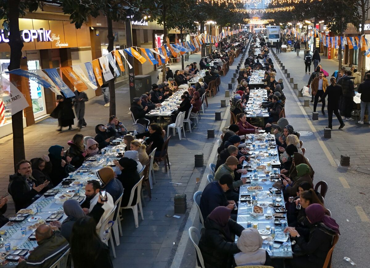 Aydemir 10 Bin Kişiyle Aynı Sofrada Buluştu 77637461 f1fe 464b 9f61 a5d57b7f140a - Marmara Bölge Gazetesi