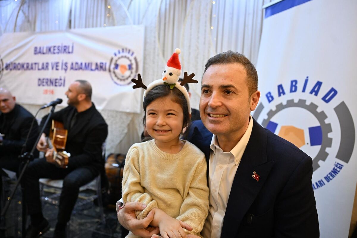 Balıkesir Büyükşehir Belediye Başkanı Ahmet Akın, İstanbul’da yaşayan Balıkesirlilerle iftar