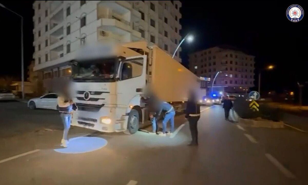 İran’dan Türkiye’ye Kaçak Göçmen Hareketliliği! AW656711 02 - Marmara Bölge Gazetesi
