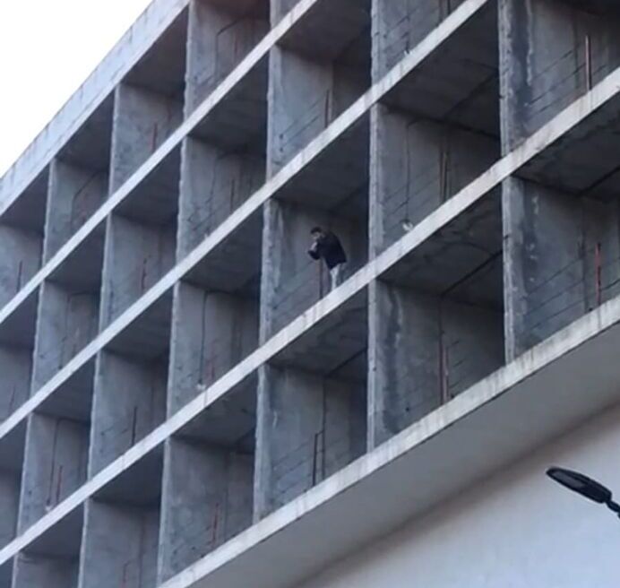 309 Bin TL Ceza Yedi, Çatıya Çıktı AW658222 02 e1773068318941 - Marmara Bölge Gazetesi