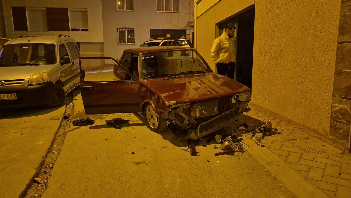Sevgilisinden Ayrıldı, Otomobilini Parçaladı AW659354 01 - Marmara Bölge Gazetesi