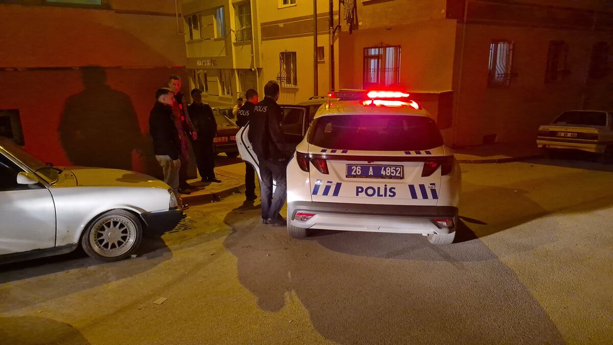 Sevgilisinden Ayrıldı, Otomobilini Parçaladı AW659354 05 - Marmara Bölge Gazetesi