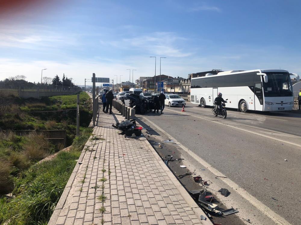 Bandırma’da Feci Kaza: Otomobil Tankere Çarptı AW660267 02 - Marmara Bölge Gazetesi