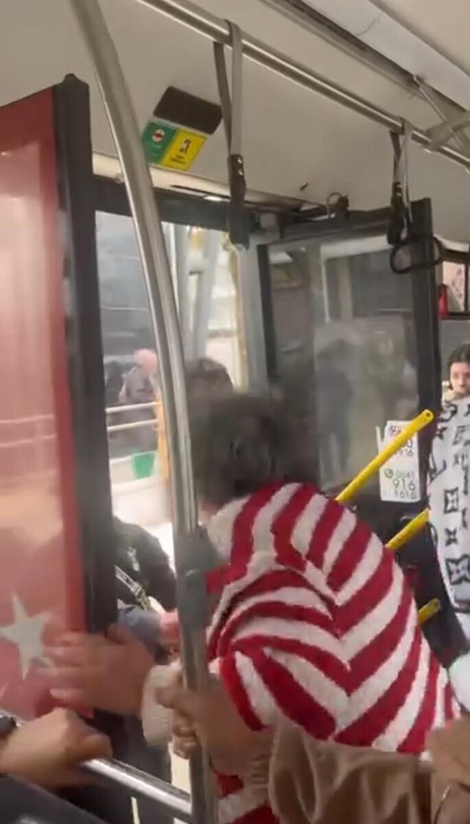 Otobüste Yer Kavgası Yapan Kadınlar Şoförü Isırdı! AW670971 03 - Marmara Bölge Gazetesi
