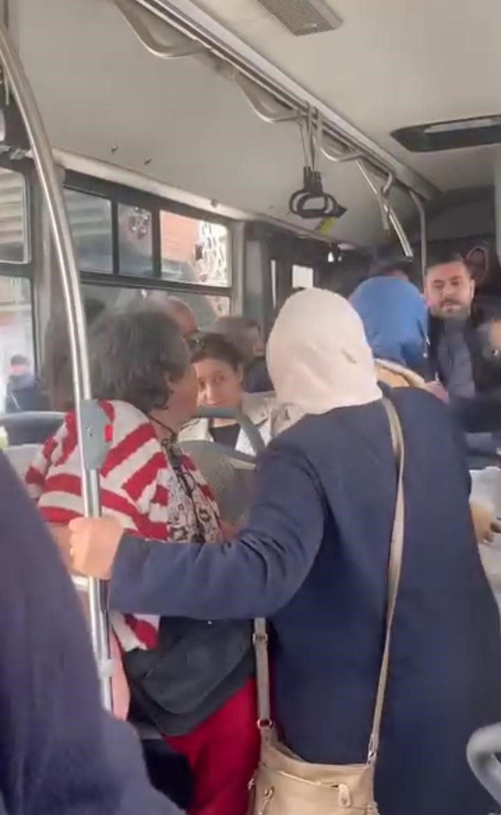 Otobüste Yer Kavgası Yapan Kadınlar Şoförü Isırdı! AW670971 04 - Marmara Bölge Gazetesi