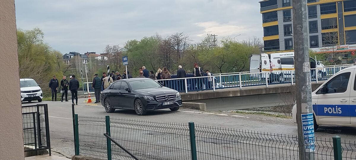 Balıkesir’in Edremit ilçesinde motosiklet sürücüsü, seyir halindeyken geçirdiği kalp krizi