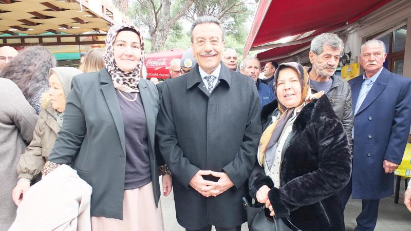 Burhaniye ilçesinde, Şehit Turhan Bayraktar Parkında düzenlenen bayramlaşma programı ilgi