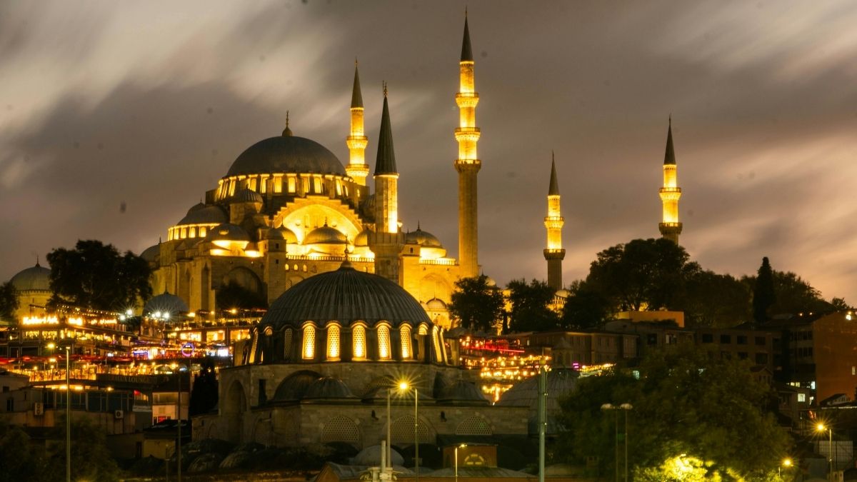 İslam dünyasının en kıymetli zaman dilimlerinden biri olan Kadir Gecesi