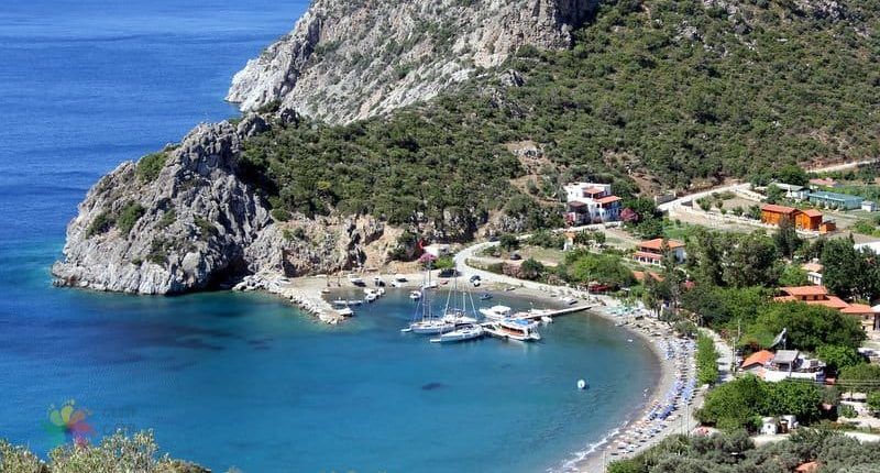 Muğla’nın gözde koylarından Hayıtbükü Plajı, berrak denizi ve sakin atmosferiyle