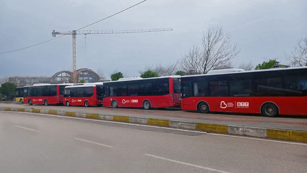 Bandırma’da Toplu Taşımada Yeni Dönem Başladı OTOBUS 4 - Marmara Bölge Gazetesi