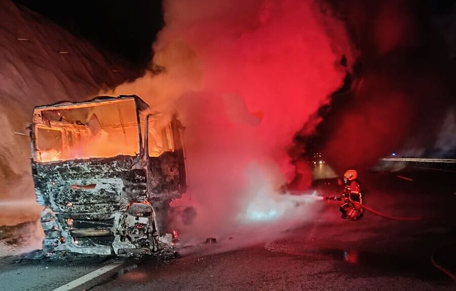 İstanbul-İzmir Otoyolu’nda gece yarısı yaşanan yangın, sürücülere korku dolu anlar
