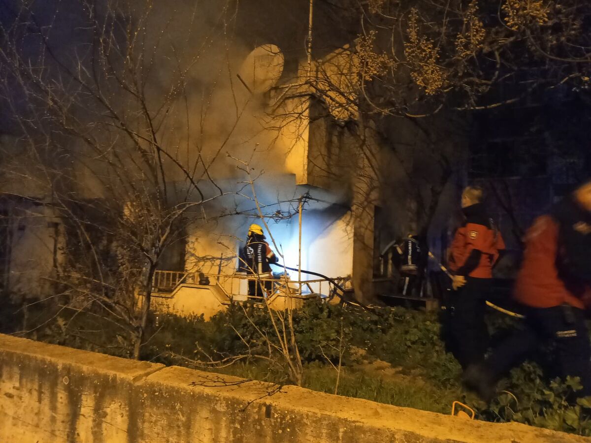 Bahçelievler’de Yangın Dehşeti! WhatsApp Image 2026 03 04 at 01.06.09 1 - Marmara Bölge Gazetesi
