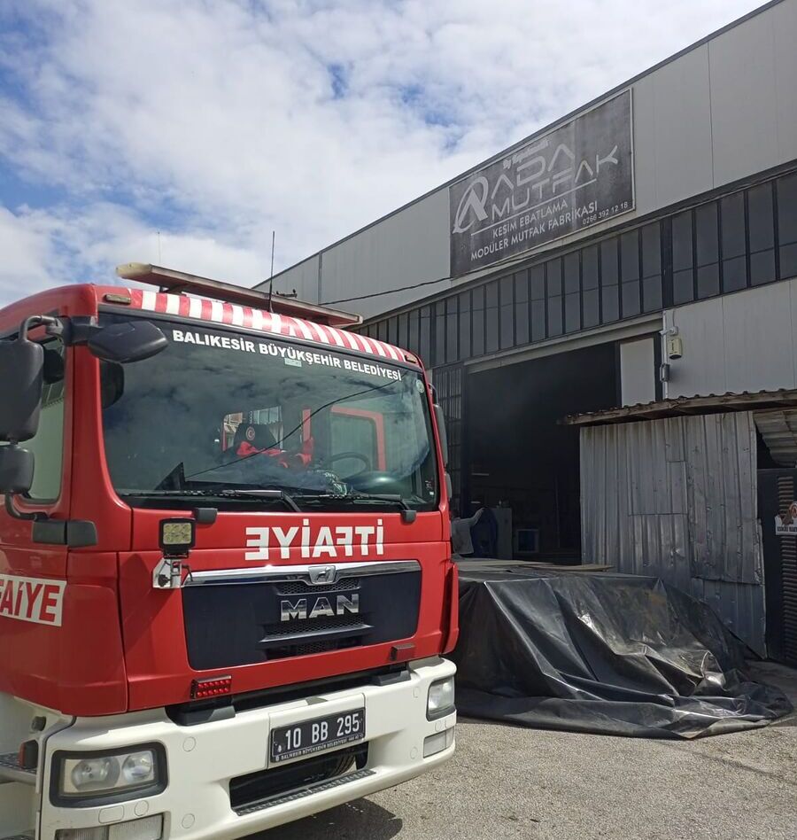Edremit’te İş Yeri Yangını! WhatsApp Image 2026 03 23 at 19.21.12 e1774360083140 - Marmara Bölge Gazetesi