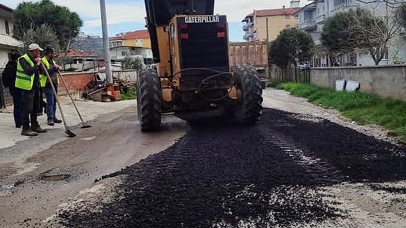 Bigadiç’te ulaşım kalitesini artırmak ve yol güvenliğini güçlendirmek amacıyla asfaltlama