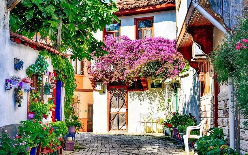Kalabalık şehir yaşamından uzaklaşıp huzurlu bir atmosfere kaçmak isteyenler için
