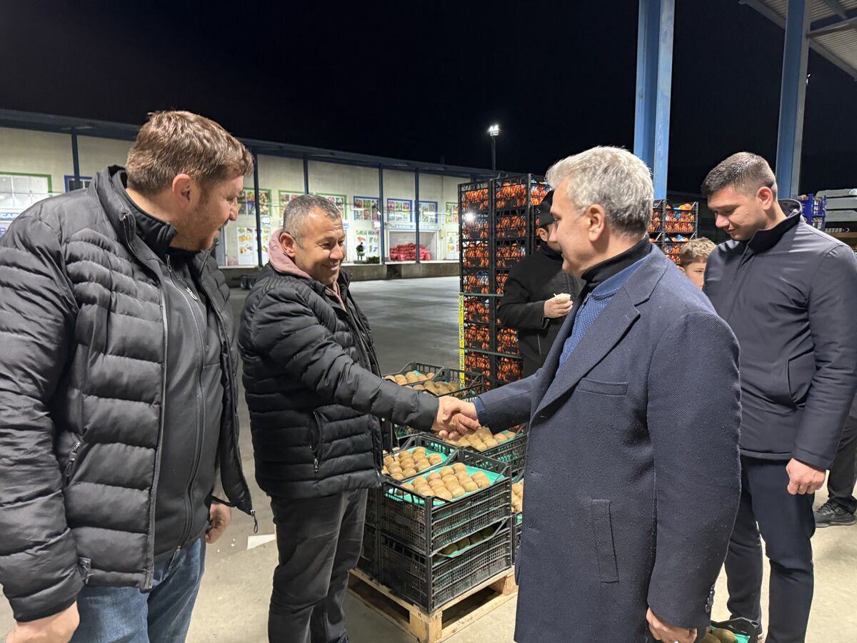 Canbey Sahurda Hal Esnafıyla Buluştu d5248c4e b2b7 49f4 adb7 be87e385b436 - Marmara Bölge Gazetesi