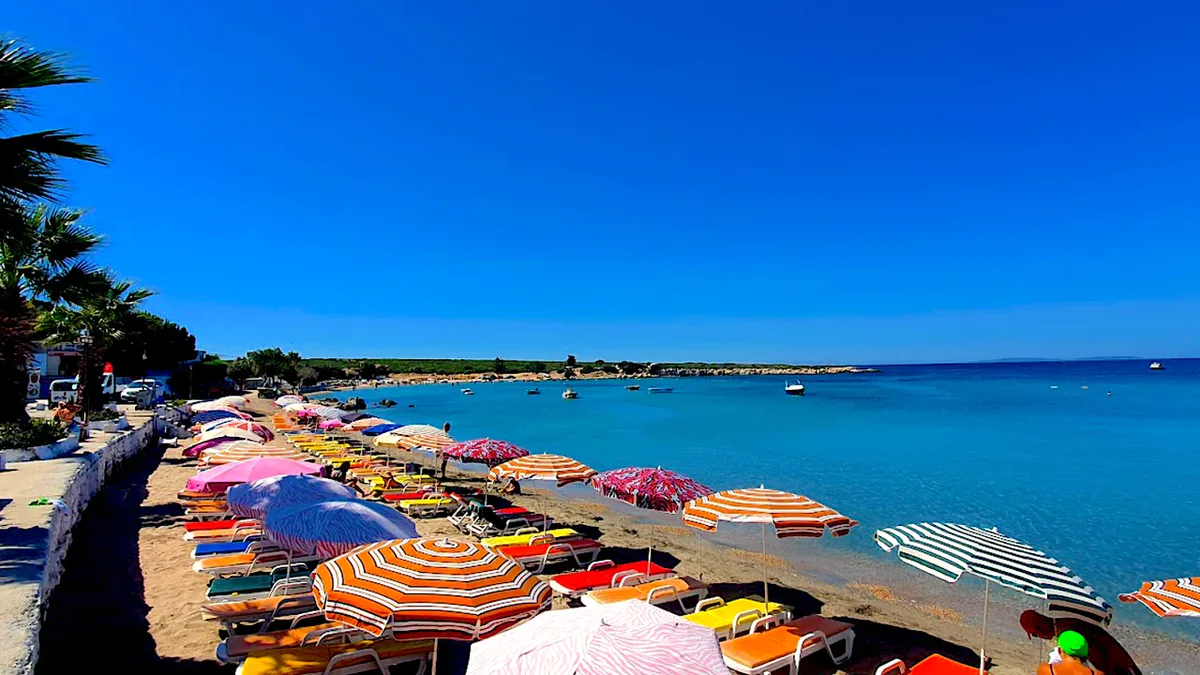 Edremit’in en hareketli yaz noktalarından biri olan Zeytinli Mahallesi, tatil