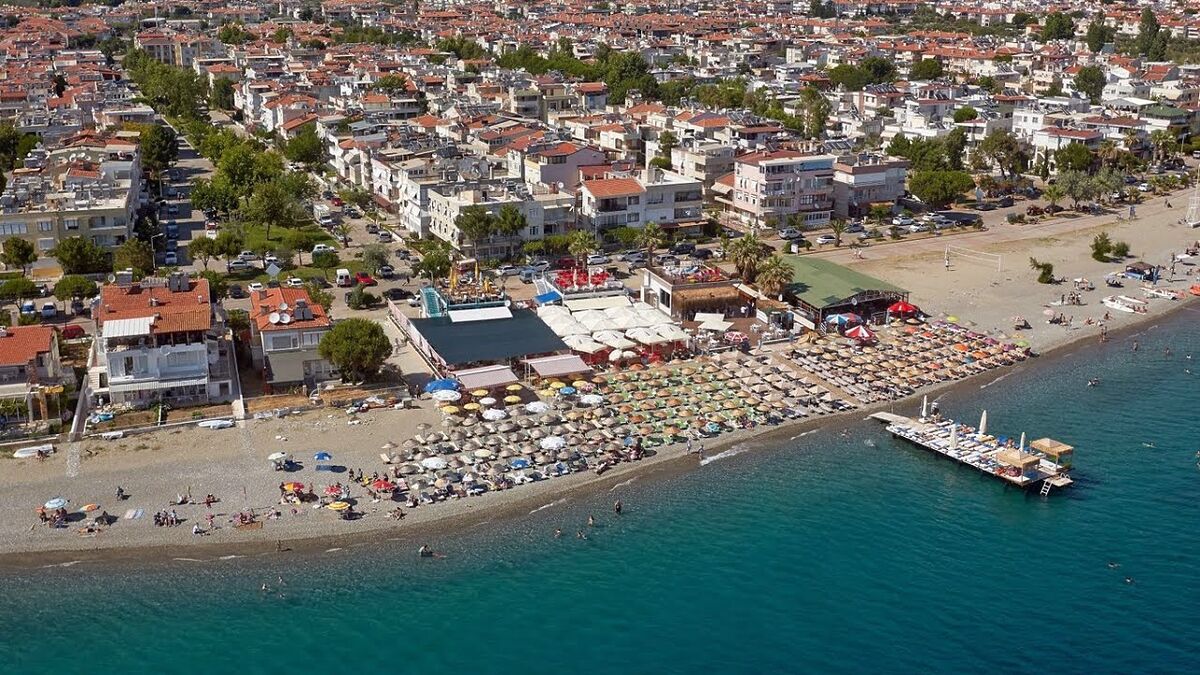 Kaz Dağları’nın oksijen dolu havasıyla Ege’nin serin sularını buluşturan Altınoluk
