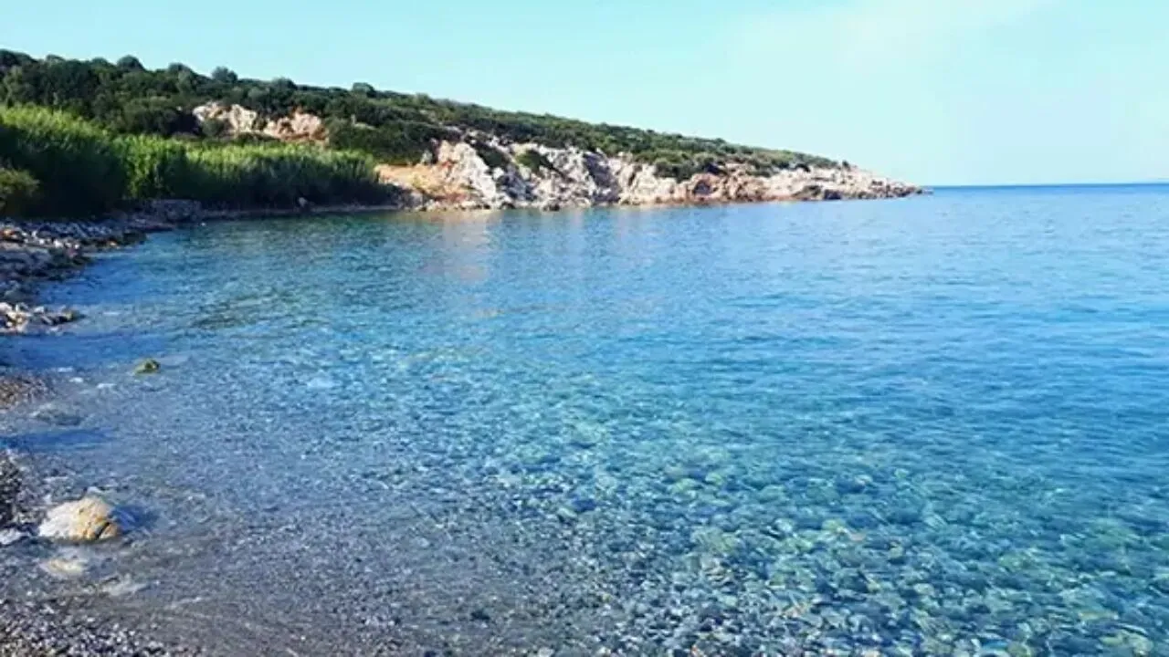 İzmir’in Karaburun ilçesinde bulunan Olcabük Koyu, doğal yapısı ve berrak