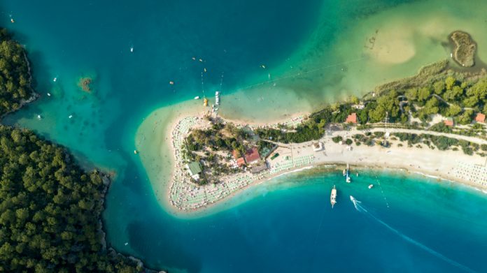 Ölüdeniz Manzarası Görenleri Büyülüyor oludeniz plajlari scaled 1 - Marmara Bölge Gazetesi