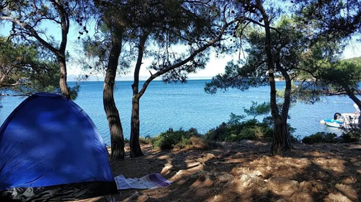 Mavi Bayraklı plajı ve berrak deniziyle dikkat çeken Ortunç Koyu,