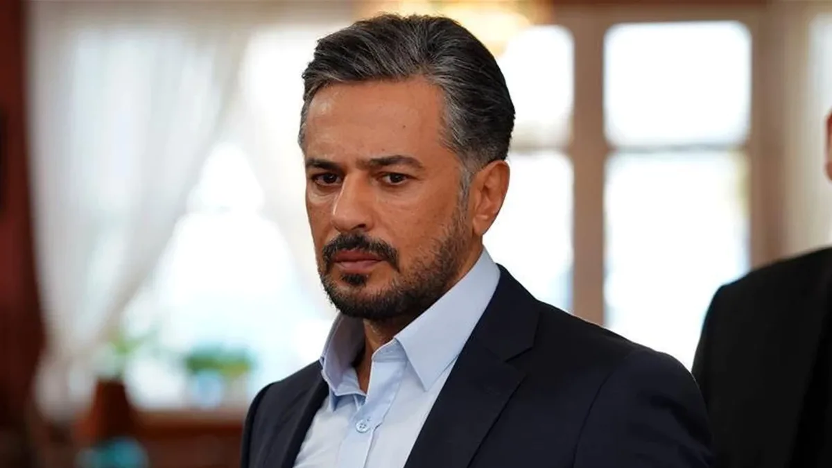 Ünlü şarkıcı Emre Altuğ, yeni albümü kadar özel hayatıyla da