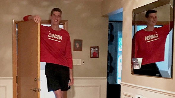 Florida Gators’ın 7 foot 9 (2.36 metre) boyundaki merkez oyuncusu