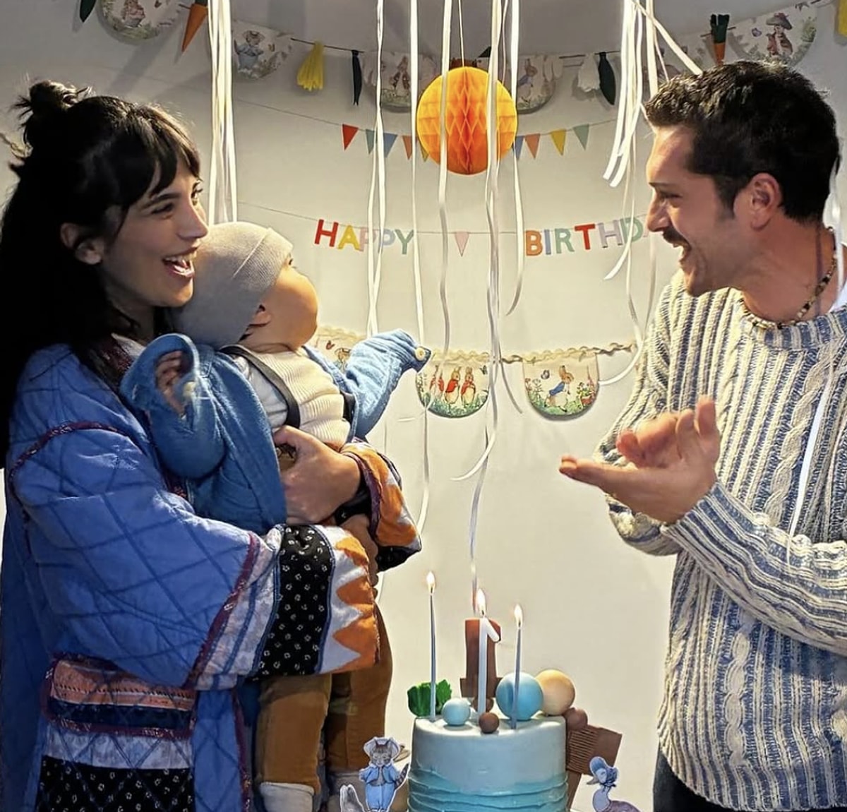 Alperen Duymaz’dan Eşi ve Oğlu Gün’le Aile Pozu s 44f8a238eacbc2c7f937429c85f179734bc18caf - Marmara Bölge Gazetesi