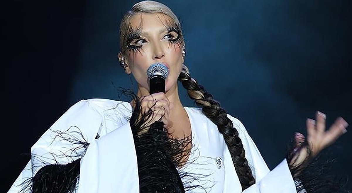Hande Yener’in Performansı Sosyal Medyada Gündem Oldu s 62adbf2dd6a5e9cc8a28e756e2bb39e477517177 - Marmara Bölge Gazetesi