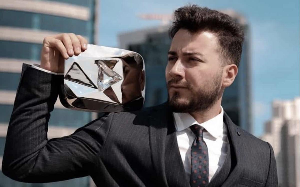 Enes Batur Aylar Sonra YouTube’a Geri Döndü s cd03880d58ac2d95c47e91b1c34975a986d7c1e3 - Marmara Bölge Gazetesi