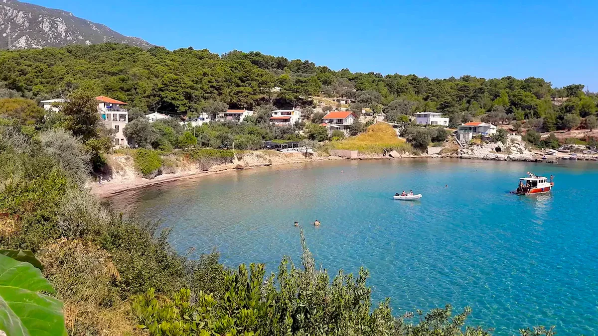 İzmir’in Karaburun ilçesine yaklaşık 20 kilometre mesafede yer alan Yeniliman,