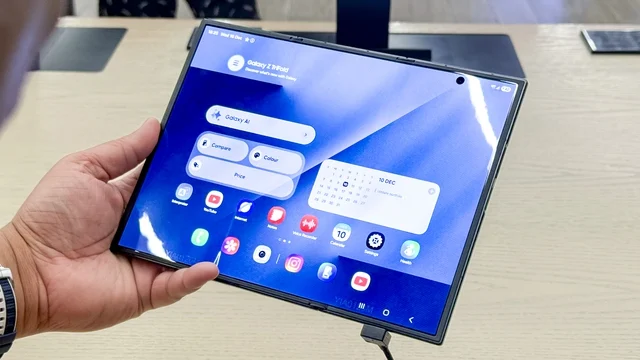 Samsung’un geniş ekranlı katlanabilir modeli Galaxy Z Fold Wide’ın boyutları