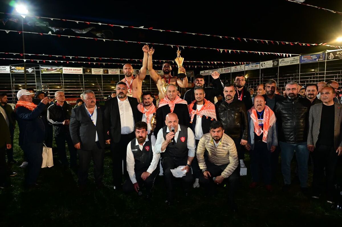 Enes Doğan, Ali Gürbüz’ü Yenerek Başpehlivan Oldu! 189a3773 8557 4653 950e 23ffc88e49c7 - Marmara Bölge Gazetesi