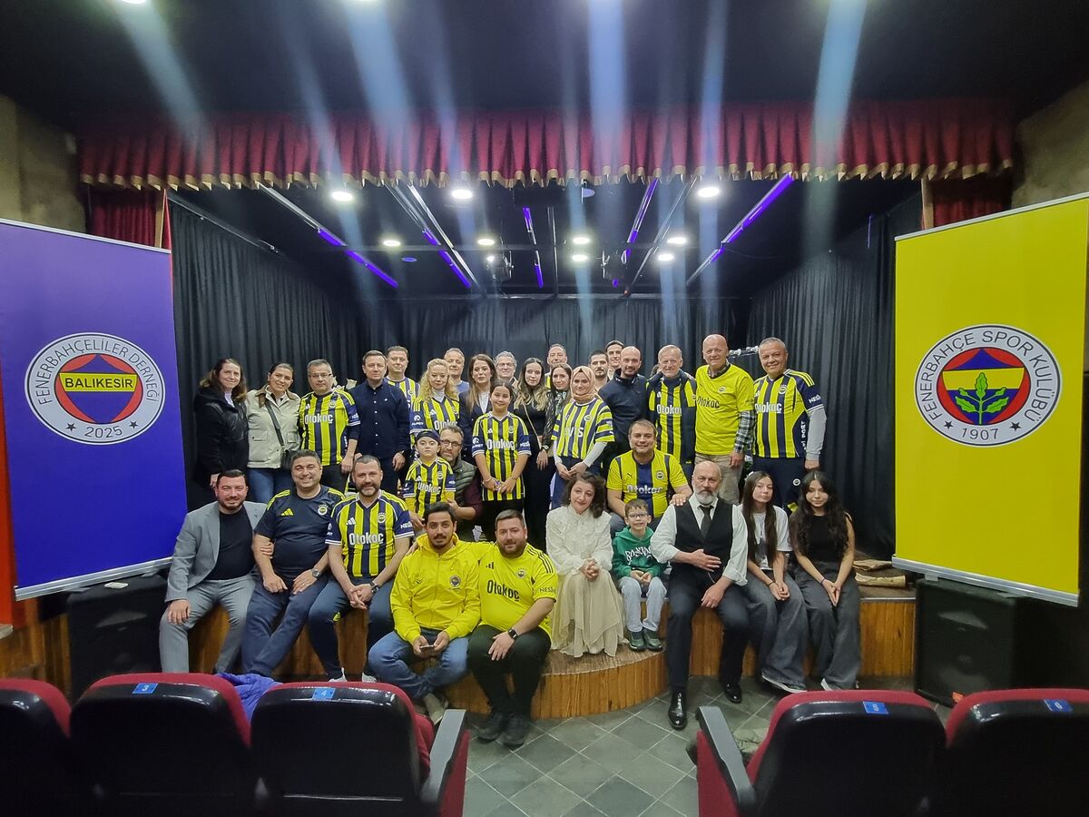 Balıkesir’de sahnelenen “Afife Jale” tiyatro oyunu, minik Yunus Emre için