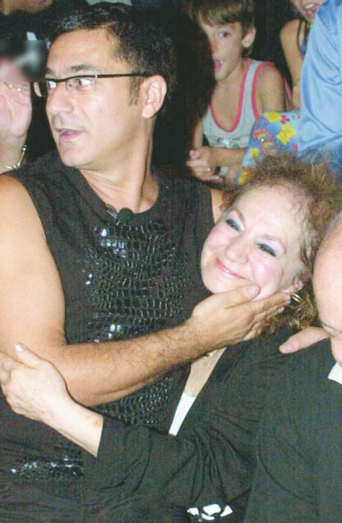 Mehmet Ali Erbil'in Annesi Yurdagül Eken Hayatını Kaybetti! 3874299 d697efc6f32ae07e3dcd490e1121bd6a - Marmara Bölge Gazetesi