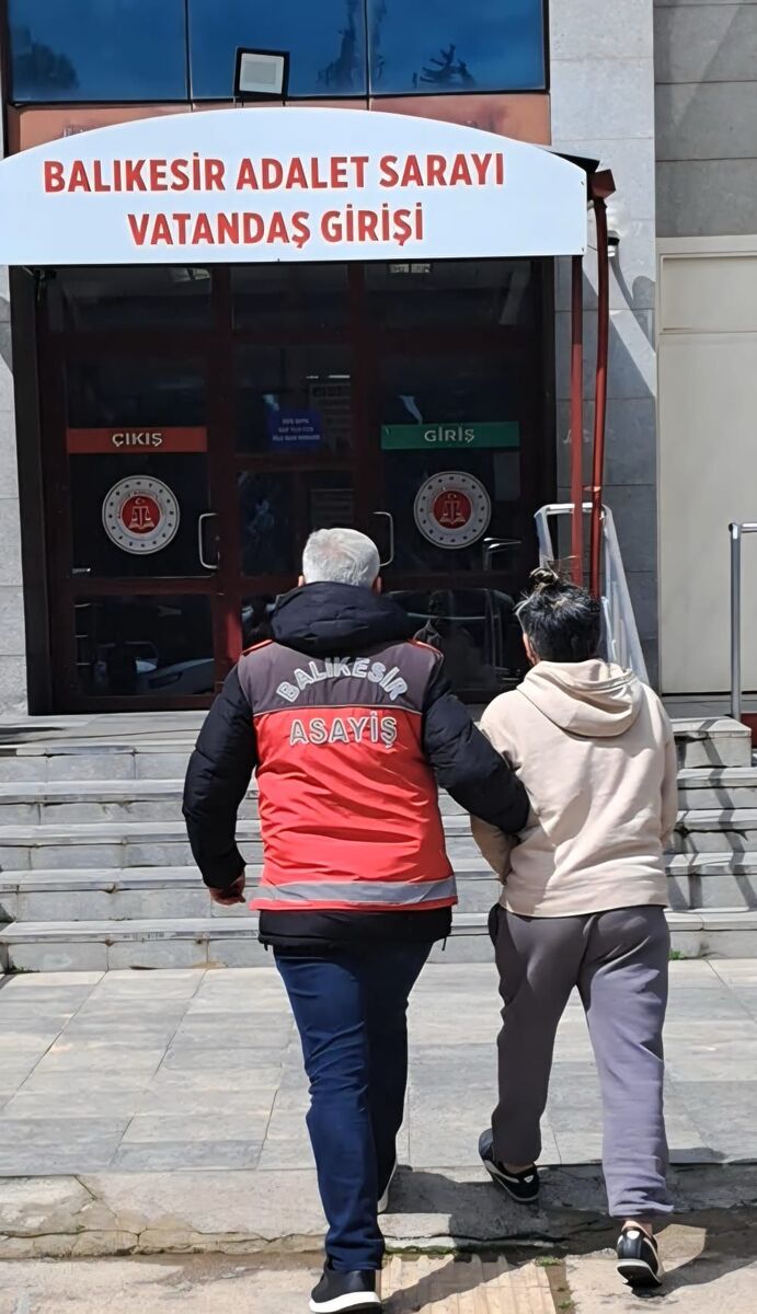 91 Ayrı Suçtan Aranan Şahıs Balıkesir’de Yakalandı! 580a9466 fa20 4e83 bb39 9fc8a1b1c163 - Marmara Bölge Gazetesi