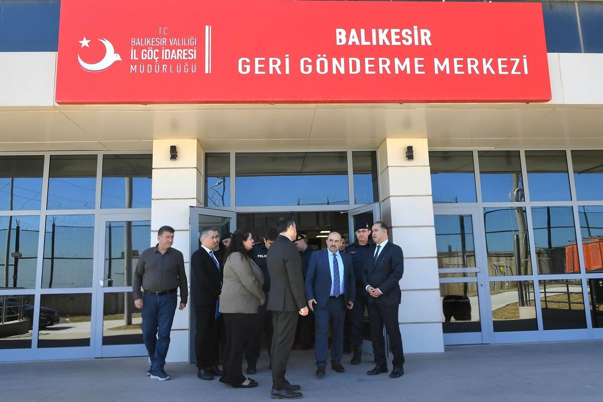 Bandırma’daki Göç Merkezinde Dikkat Çeken Denetim 660686174 18331346242222704 7060219499074936634 n - Marmara Bölge Gazetesi