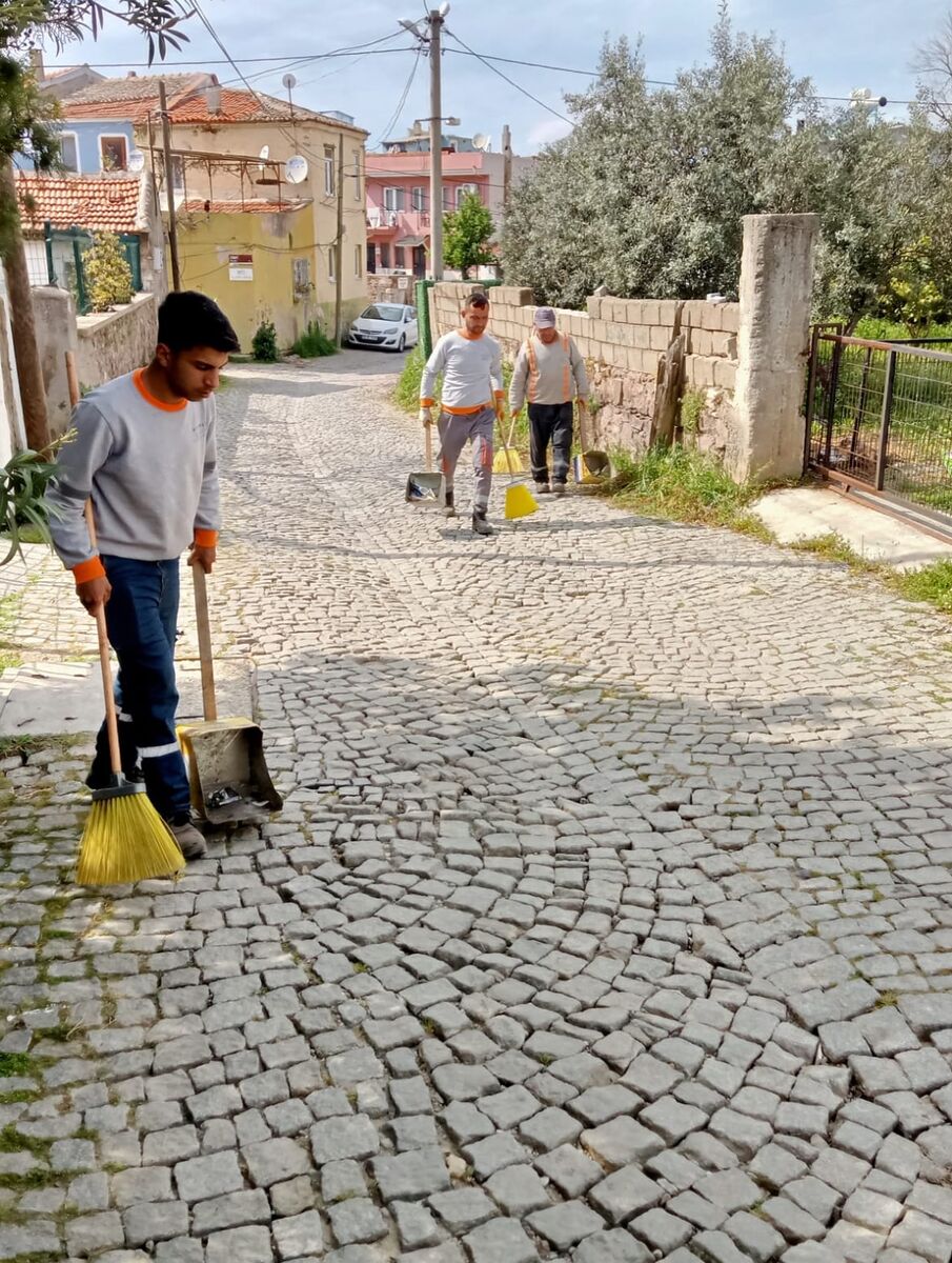 Ayvalık’ta Temizlik Seferberliği Hız Kesmiyor 662814816 18545050216064151 367987334781212283 n - Marmara Bölge Gazetesi