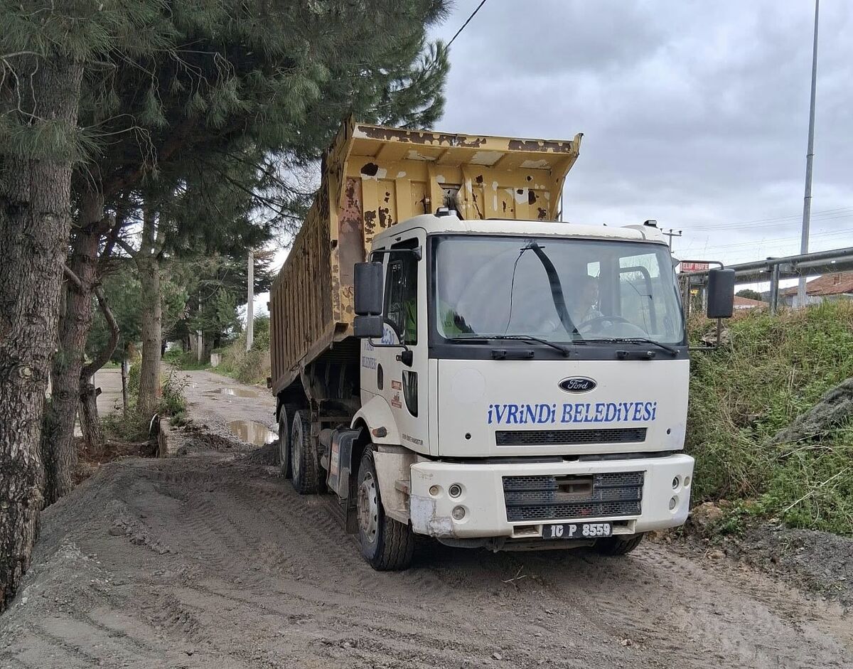 İvrindi’de Altyapı ve Çevre Çalışmaları Sürüyor 666497261 122216549540335762 4852384350789673581 n - Marmara Bölge Gazetesi
