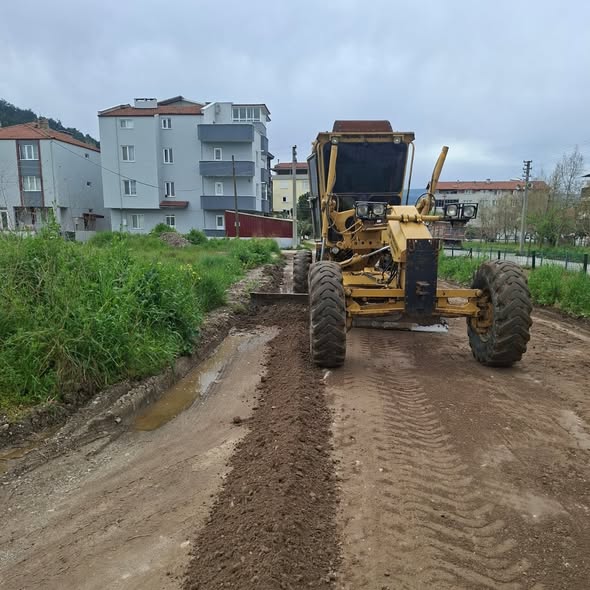 Bigadiç Belediyesi, ilçe genelinde yaşam kalitesini artırmaya yönelik çalışmalarını aralıksız