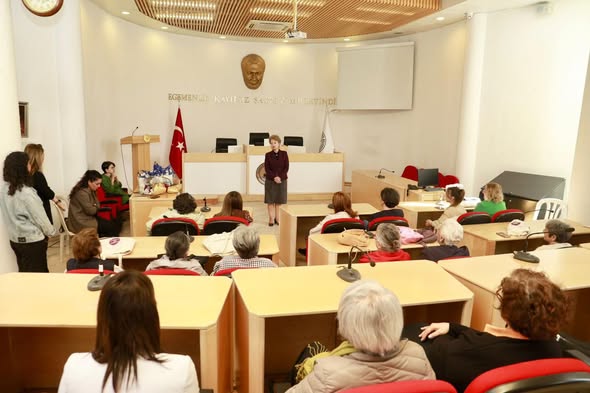 Burhaniye’de 16 hafta süren Kadının İnsan Hakları Eğitim Programı başarıyla