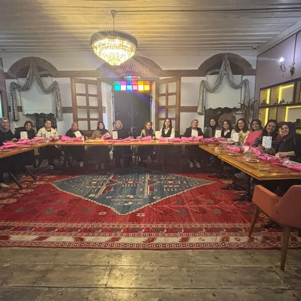 Sındırgı Belediyesi tarafından düzenlenen “Kah’veli Sohbetler” etkinliğinin ilk buluşması velilerin