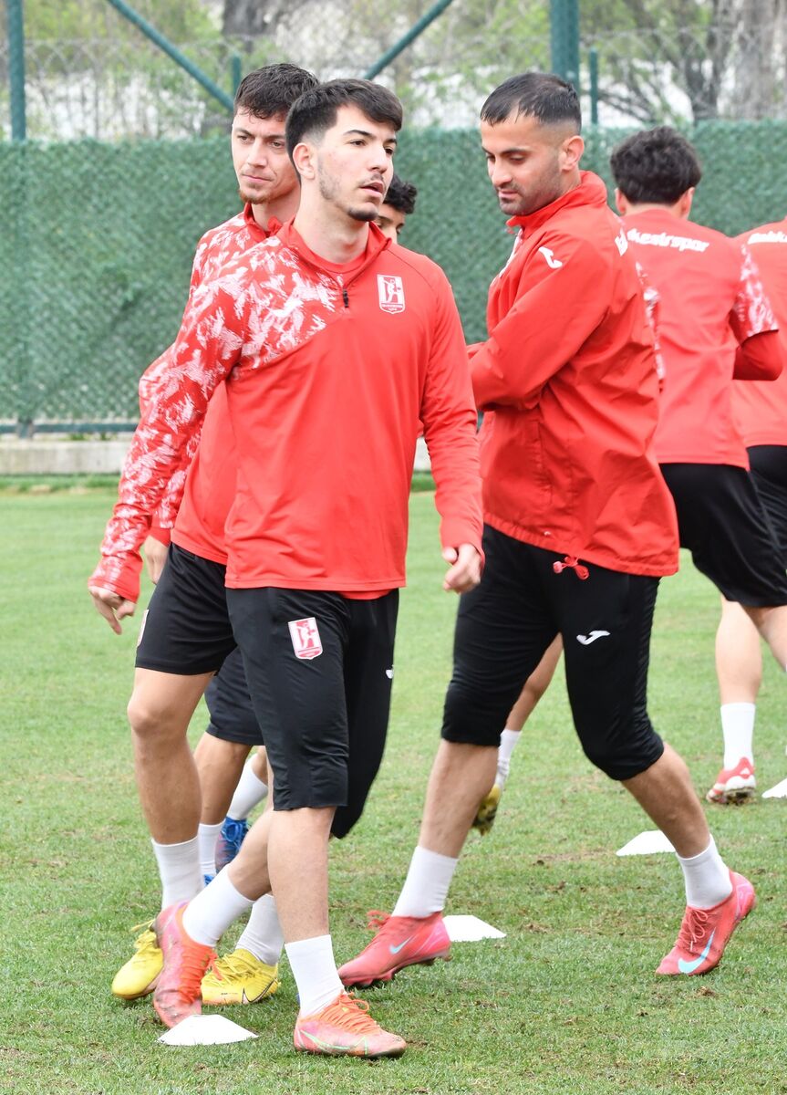 Balıkesirspor Bornova Deplasmanında Üç Puan Peşinde 670006731 1538778964923835 8409444932868379577 n - Marmara Bölge Gazetesi